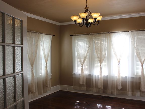 3rd image of 1009 E Main St