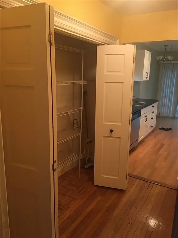 3 bed, 2.0 bath, 1200 sqft, $3,500 — Photo 2