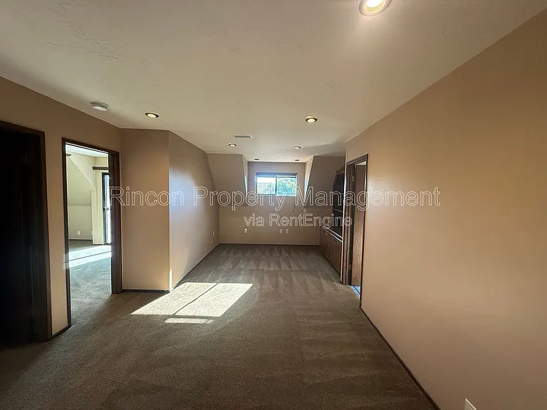 408 Galvin Cir — Photo 6