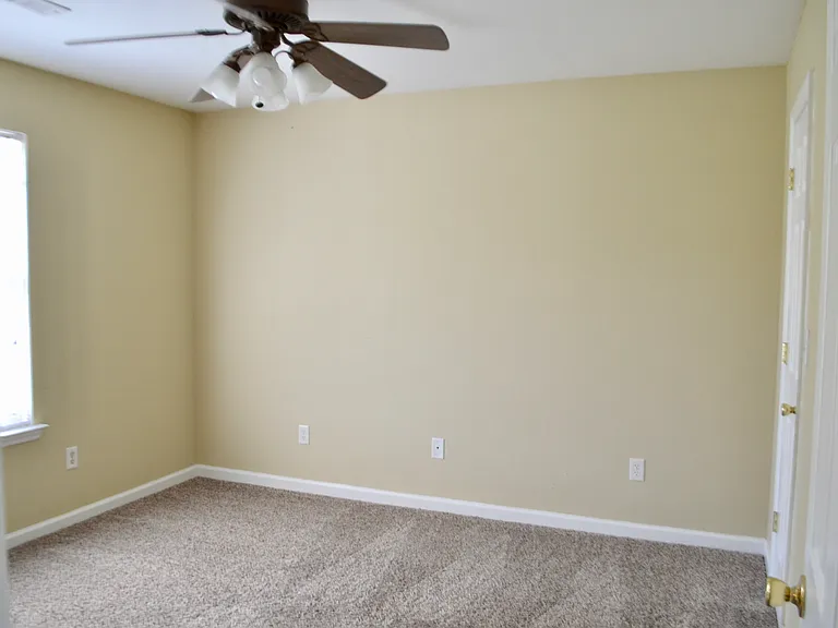 355 Pinewood Dr — Photo 10