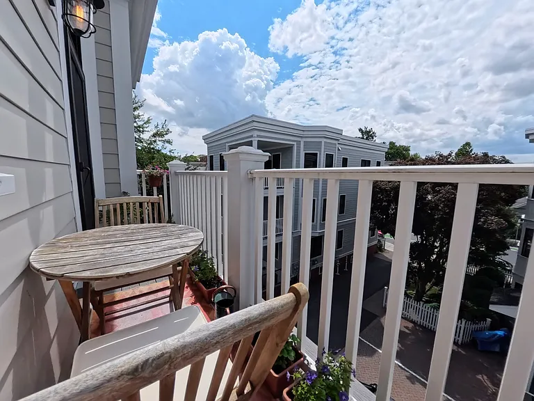 113 Beacon St — Photo 16