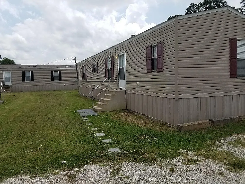 3 bed, 1300 sqft, $1,000 — Photo 1