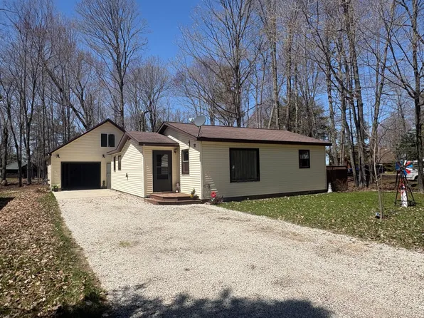 N7546 Millecoquin Lake Dr, Engadine, MI 49827