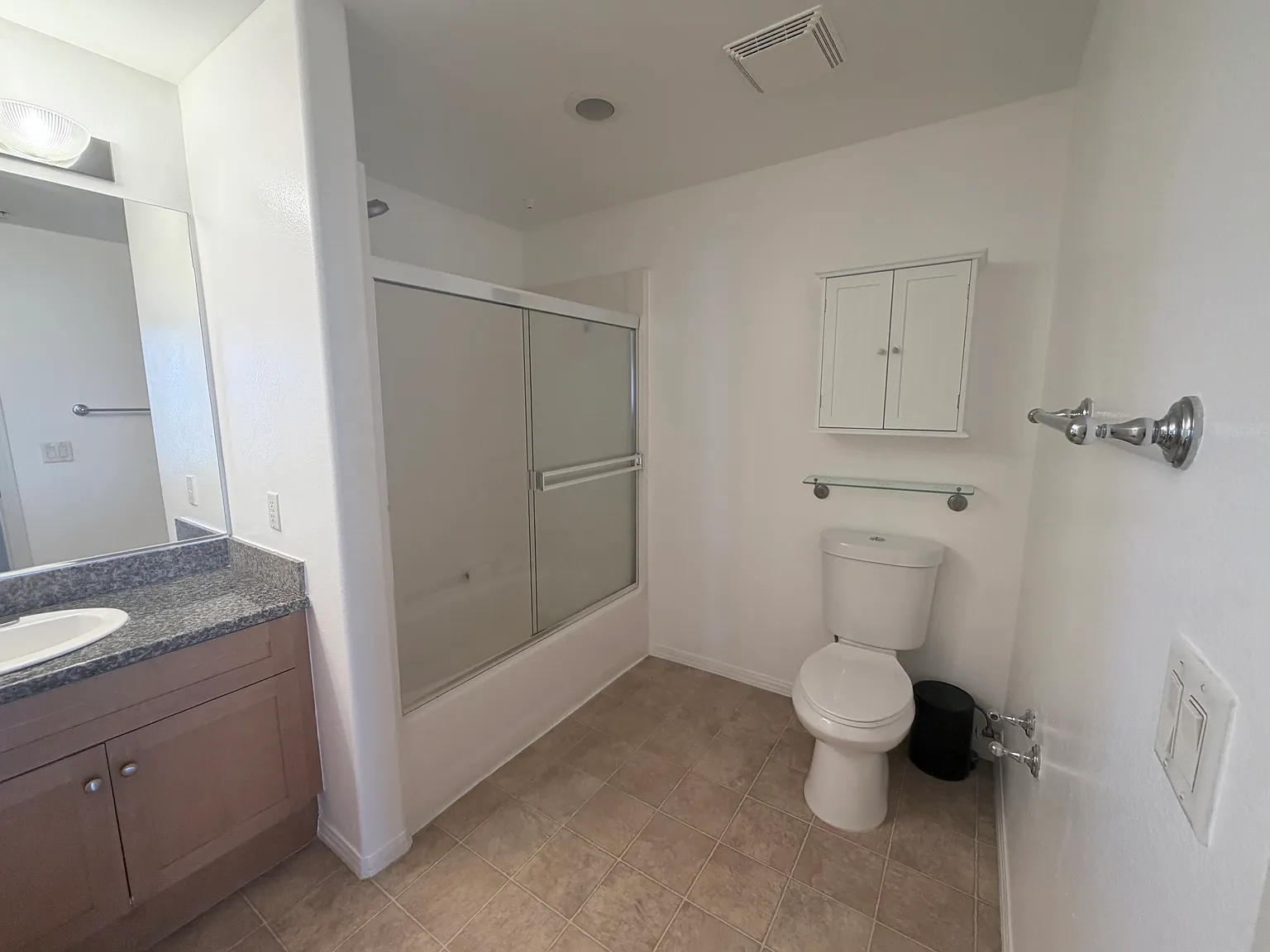 1 bed, 735 sqft, $2,300 — Photo 2