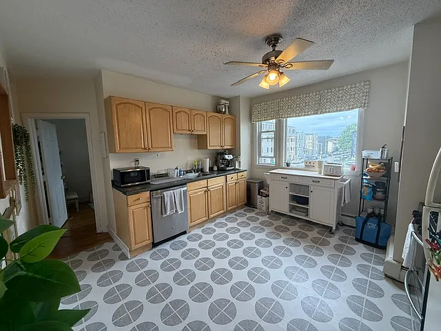 845 E 2nd St #2 — Photo 14