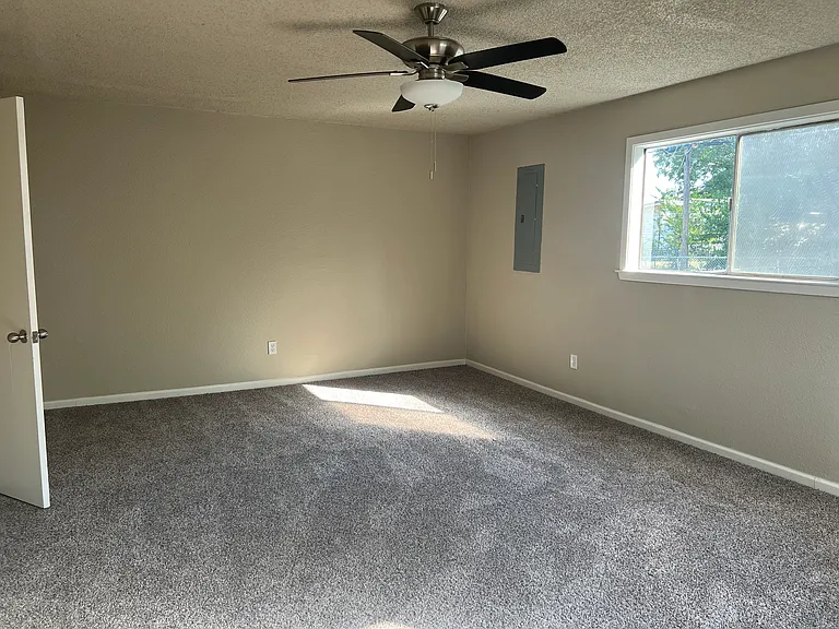 804 E Cantey St — Photo 15