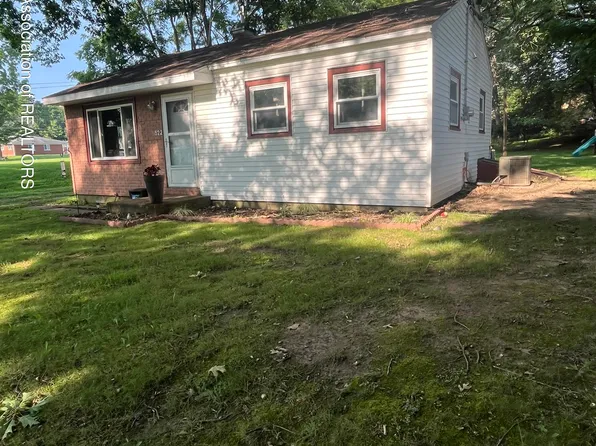 522 Spruce St, Olivet, MI 49076