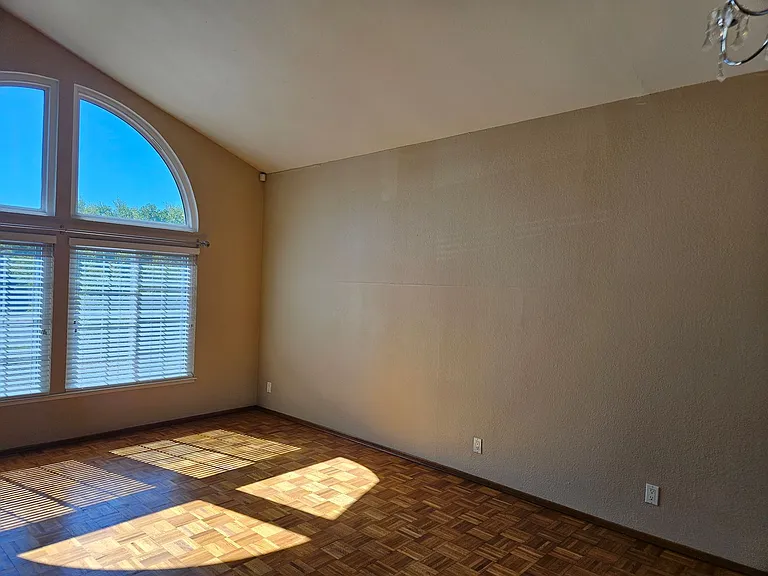 3076 Valleywood Ct — Photo 3