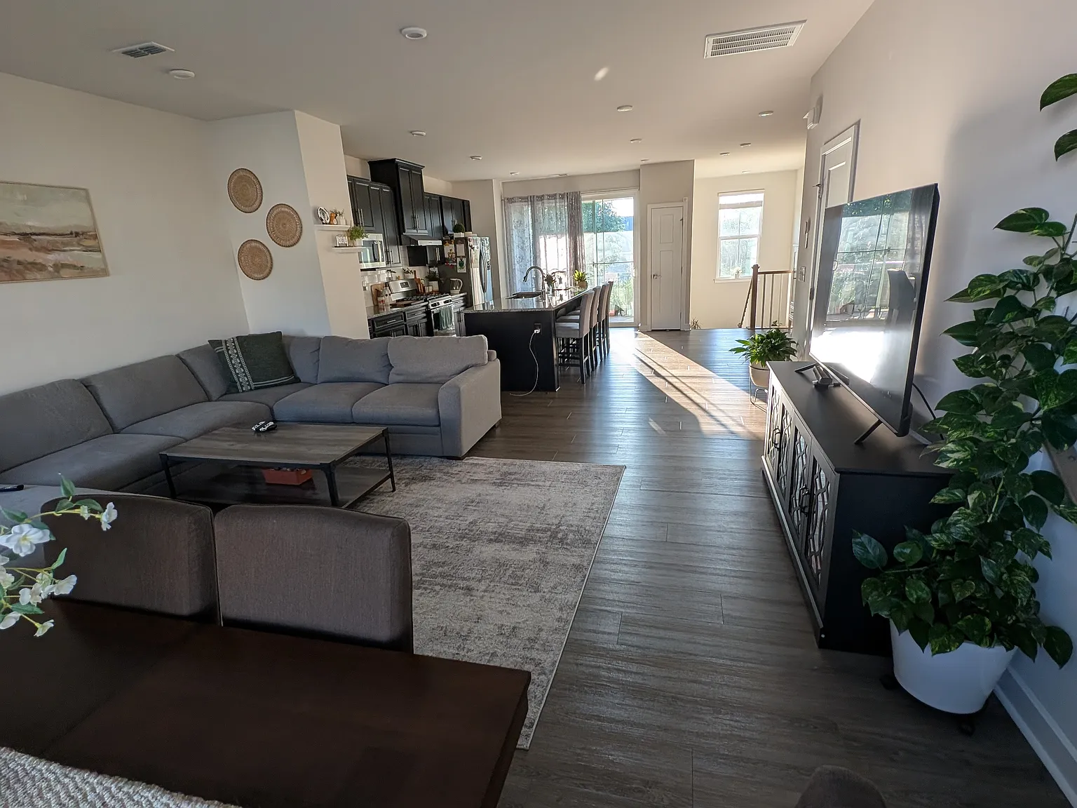 3 bed, 2.5 bath, 2178 sqft, $2,399 — Photo 3