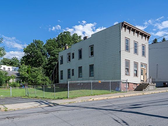 3rd image of 8 Stowe Ave