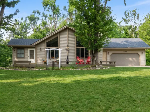7710 Grayhawk Ct, Gaylord, MI 49735