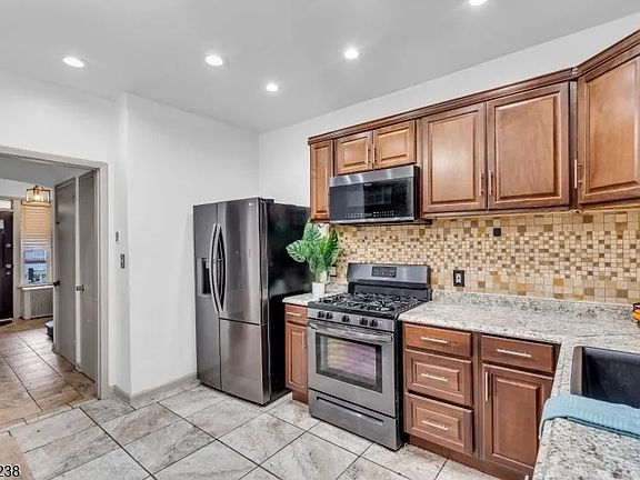5th image of 1328 Bryant St