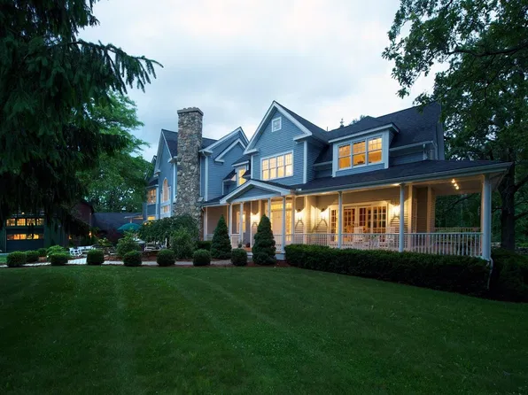 11 Marbleridge Rd, North Andover, MA 01845