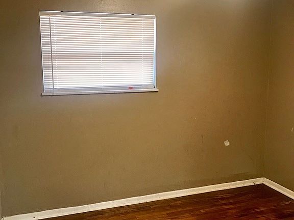4th image of 1121 Walker Ave