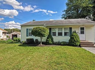 122 Woodland Rd, Southborough, MA 01772