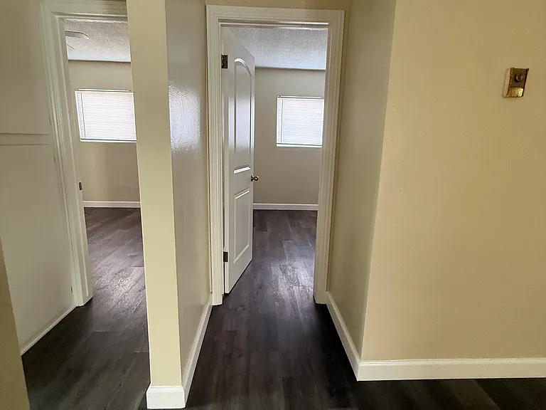 Hallway to bedrooms.