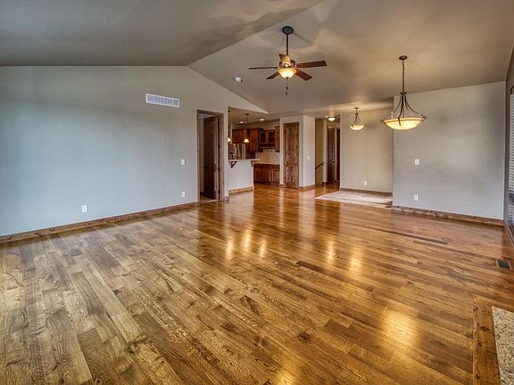 101 Villa Way (28)