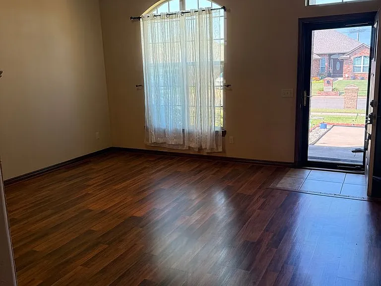 10924 SW 30th Ter — Photo 3