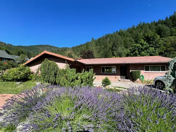 420 S 1st St, Dunsmuir, CA 96025