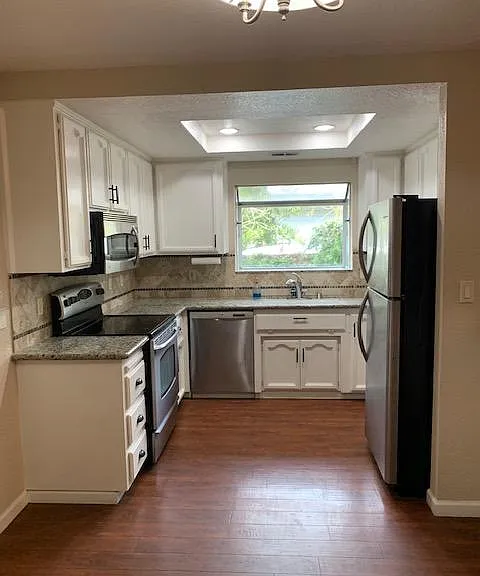 228 Earl Ave — Photo 4