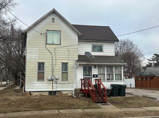 2 E 7th St, Sterling, IL 61081