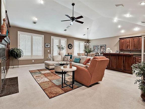 4th image of 1303 N Oriole Ave