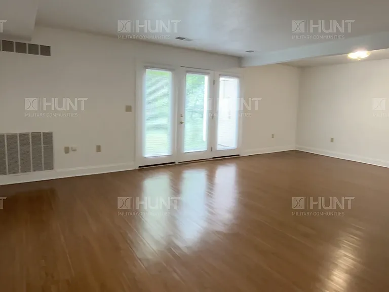 2 Colonial Pl — Photo 1