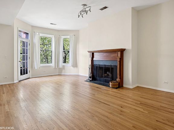 3rd image of 4621 N Magnolia Ave #3
