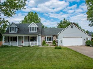 55811 Raintree Dr, Osceola, IN 46561