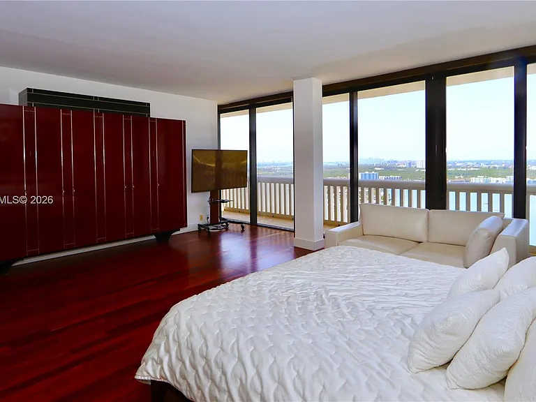 1000 Island Blvd #Penthouse 2 — Photo 21