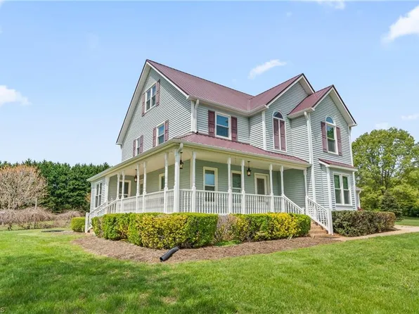 8074 Deer Hill Cir, Belews Creek, NC 27009