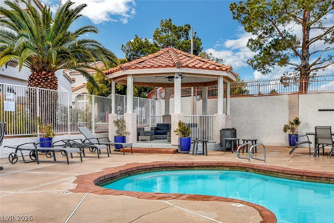 3 bed, 2.5 bath, 1289 sqft, $1,650 — Photo 3