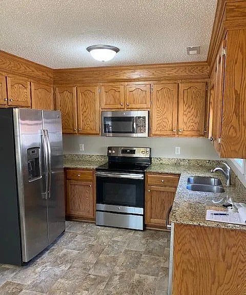 1261 Glastonbury Rd — Photo 4