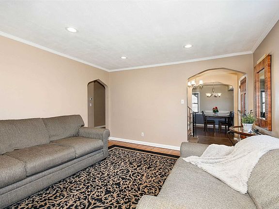 3rd image of 652 Lakeview Ave