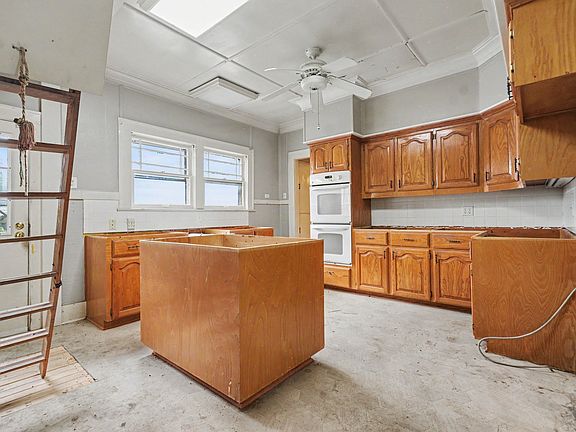 5th image of 504 N College St