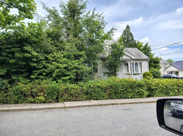 301 Thompson Ave, Oak Hill, WV 25901