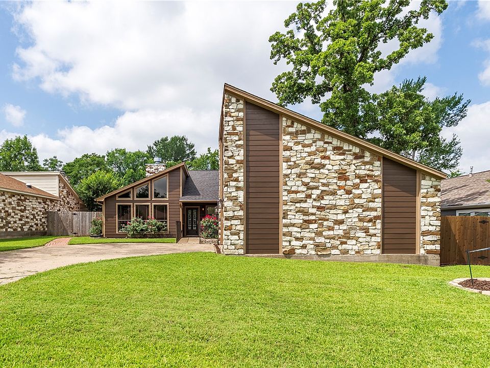 1st image of 8704 Greenleaf Dr