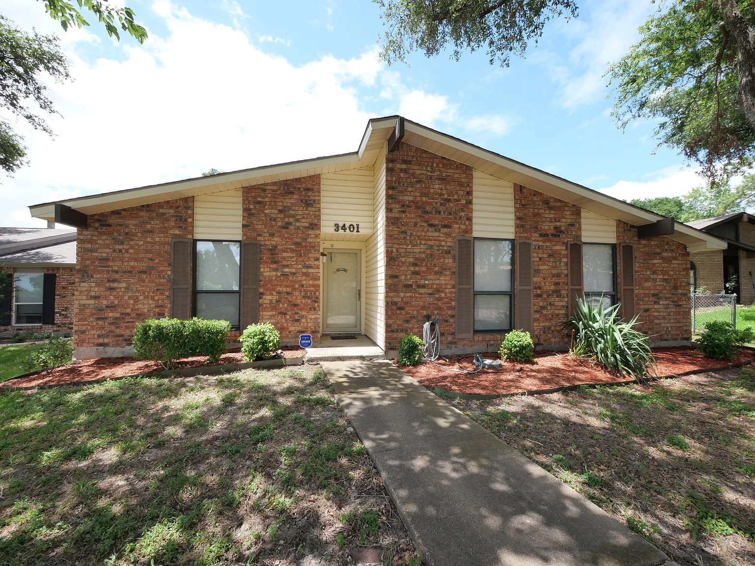 3401Meadow Oaks Drive — Photo 2