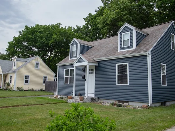 32 Valley Hts, Holyoke, MA 01040