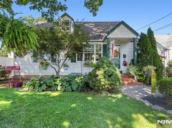 5 English Avenue, Elmwood Park, NJ 07407