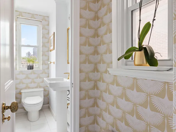 320 East 72nd Street image 16 of 22