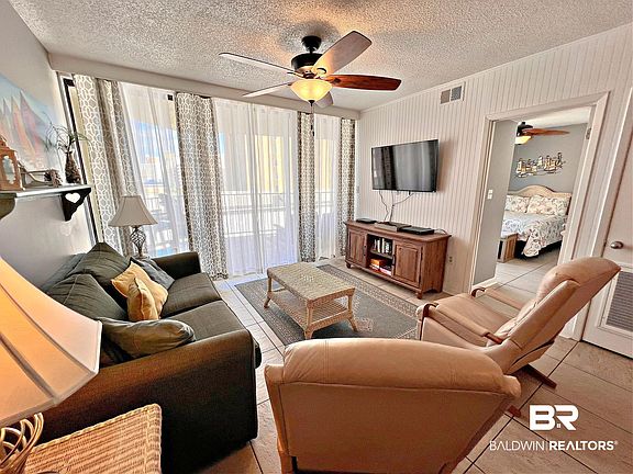 4th image of 1027 W Beach Blvd #412