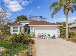 833 Mount Hood Ct, Naples, FL 34104