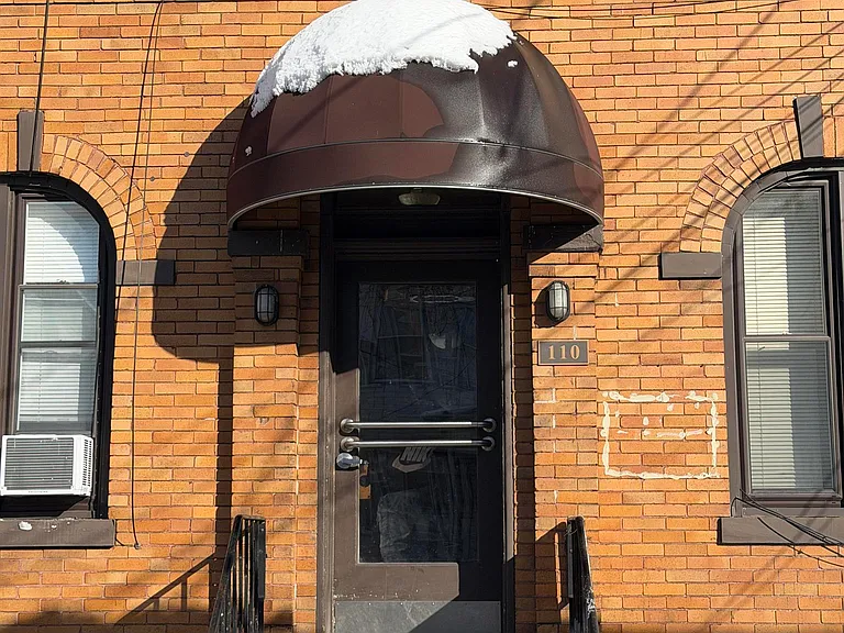 110 Lincoln St #4/2L — Photo 1