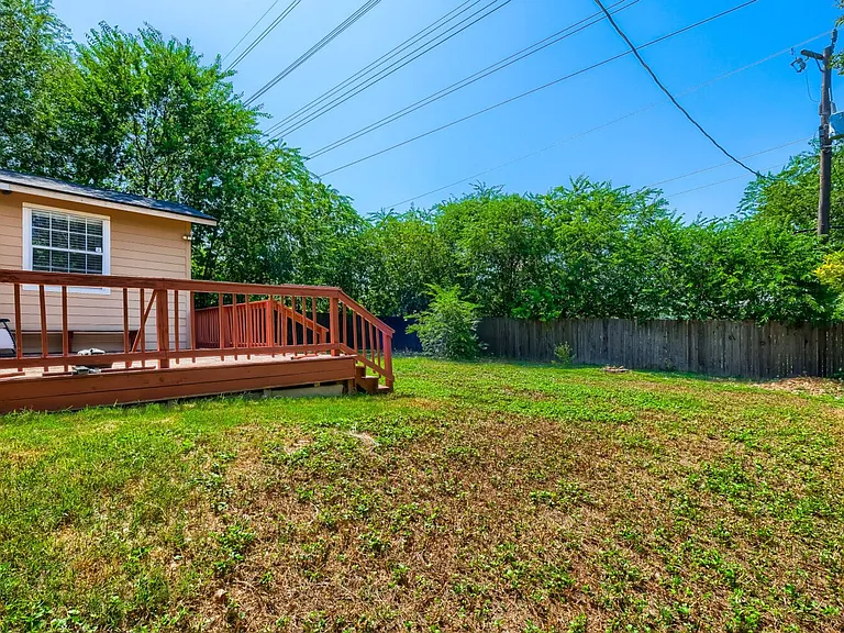 114 Conway Dr — Photo 16