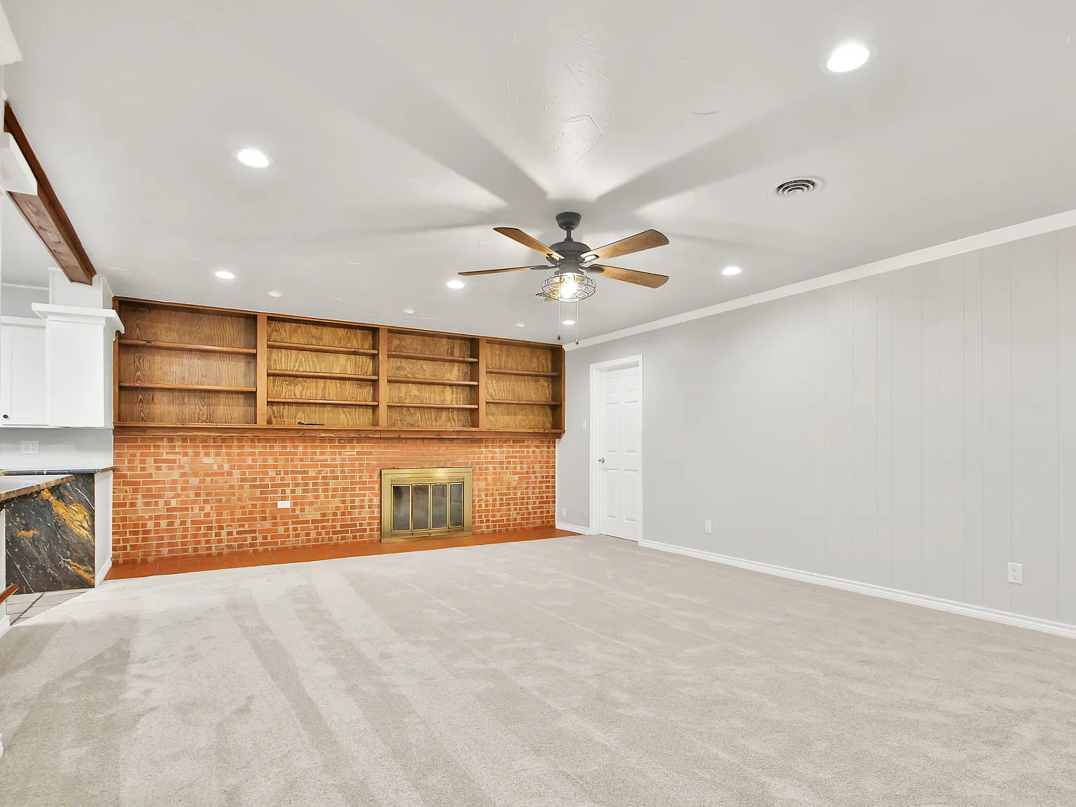 3 bed, 2474 sqft, $2,500 — Photo 2