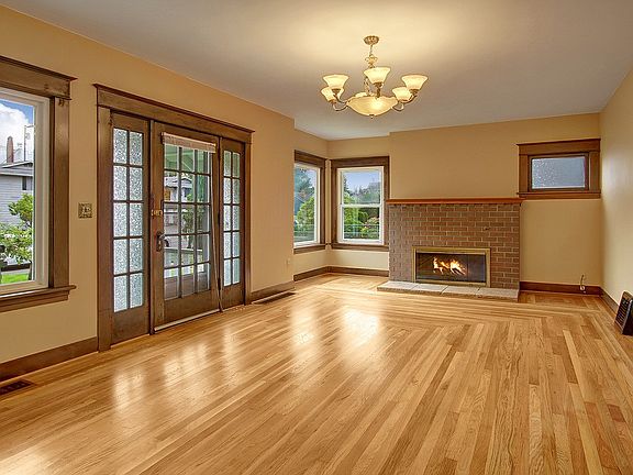 3rd image of 3320 Hoyt Ave