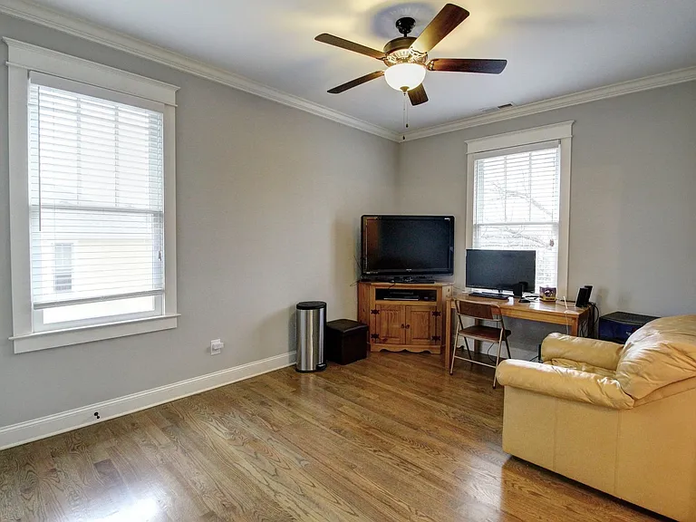 223 Elizabeth St — Photo 24