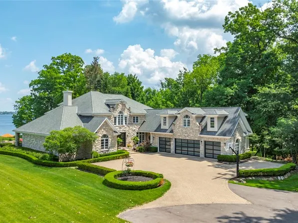 4326 Commerce Rd, Orchard Lake, MI 48324