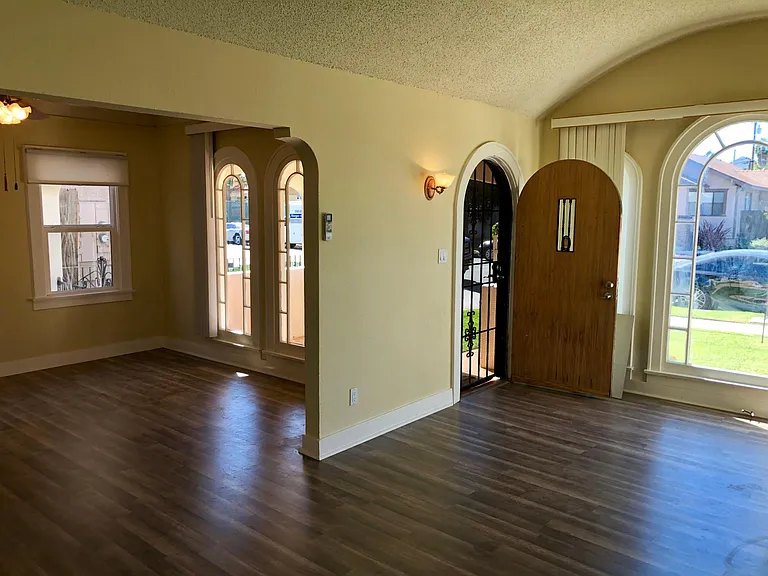1220 Termino Ave — Photo 16